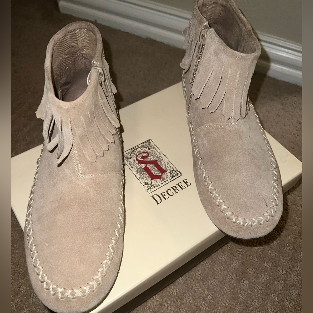 Moccasin booties tan